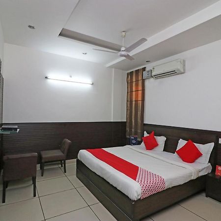 OYO 22677 Hotel Mehfil Rājpura Exterior foto